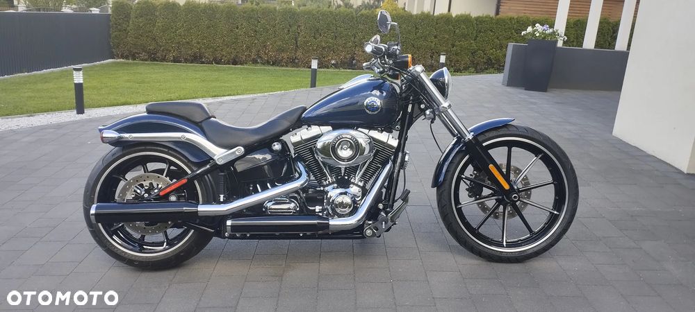 Harley-Davidson Softail Breakout - 35