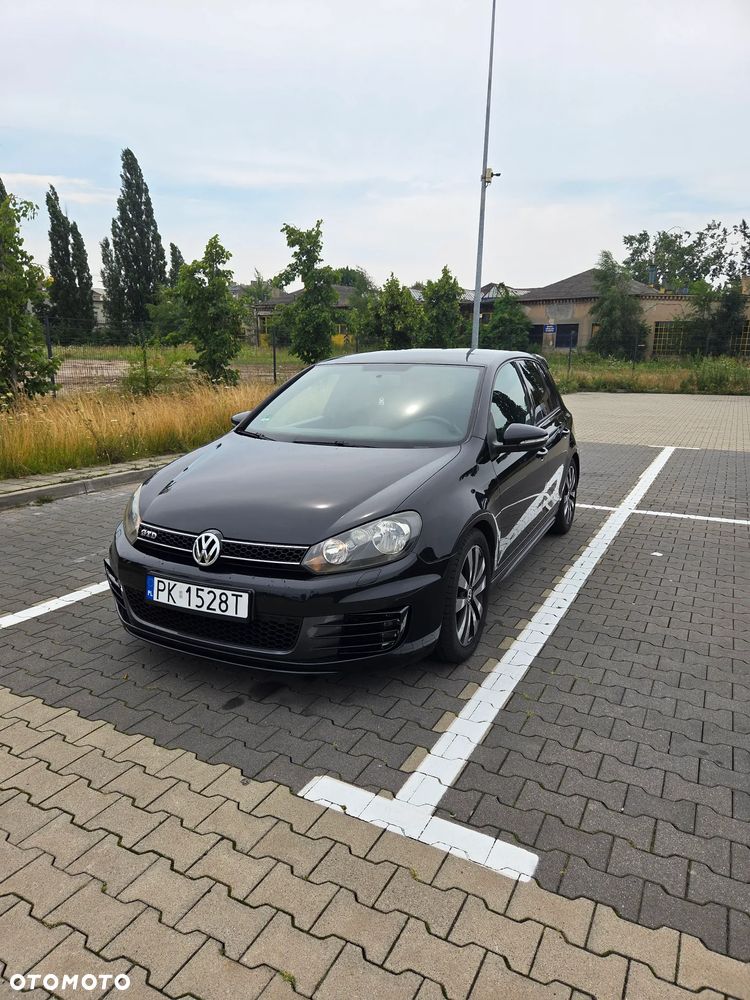 Volkswagen Golf - 1