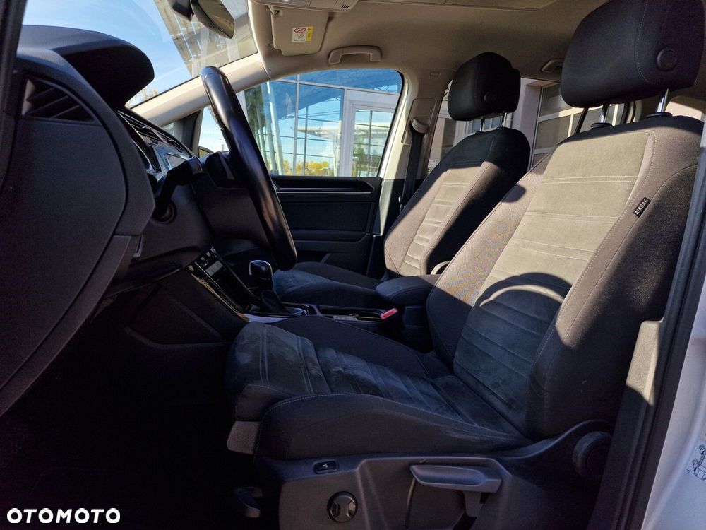 Volkswagen Touran - 11