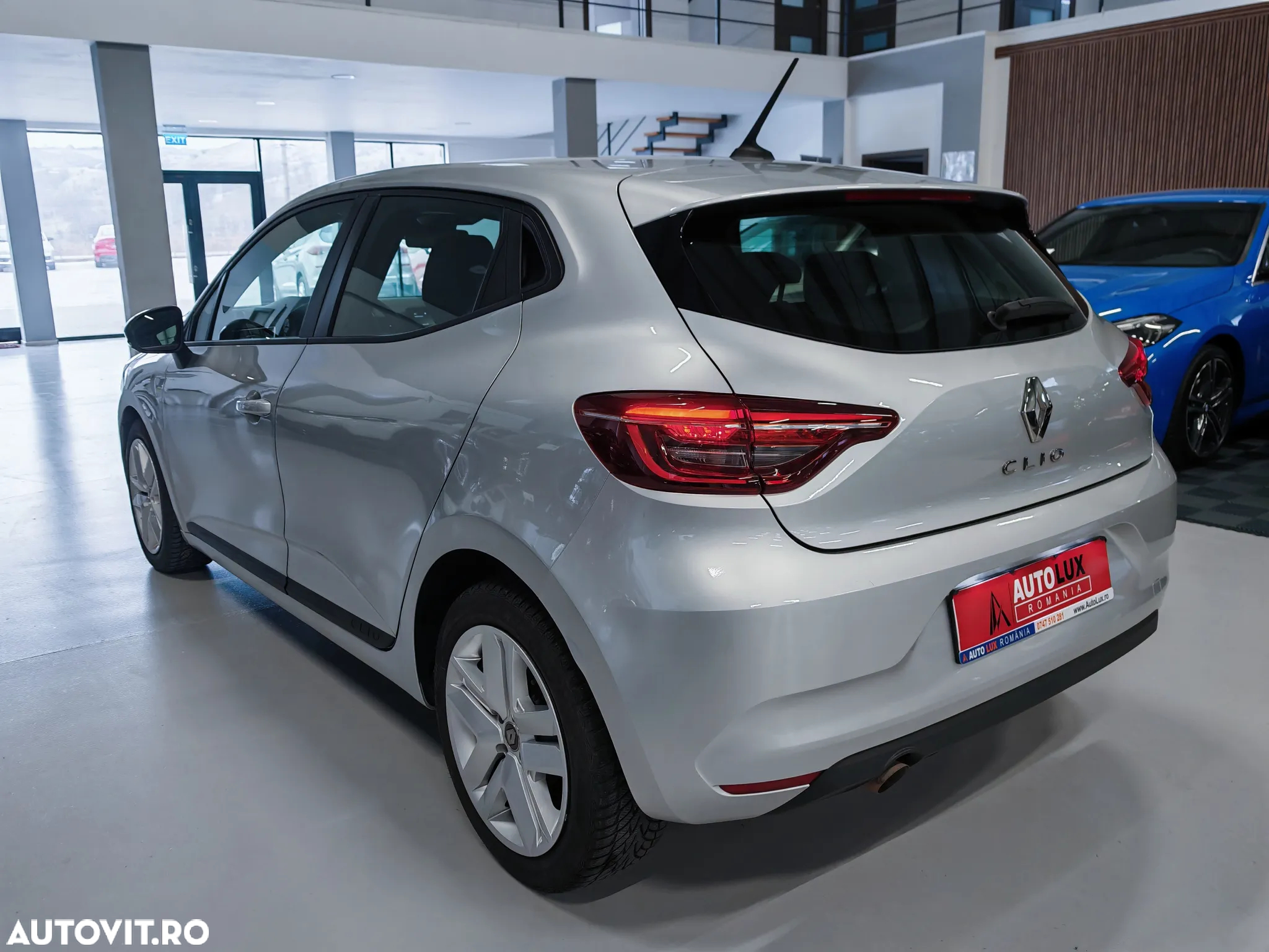 Renault Clio TCe 90 CVT TECHNO - 9