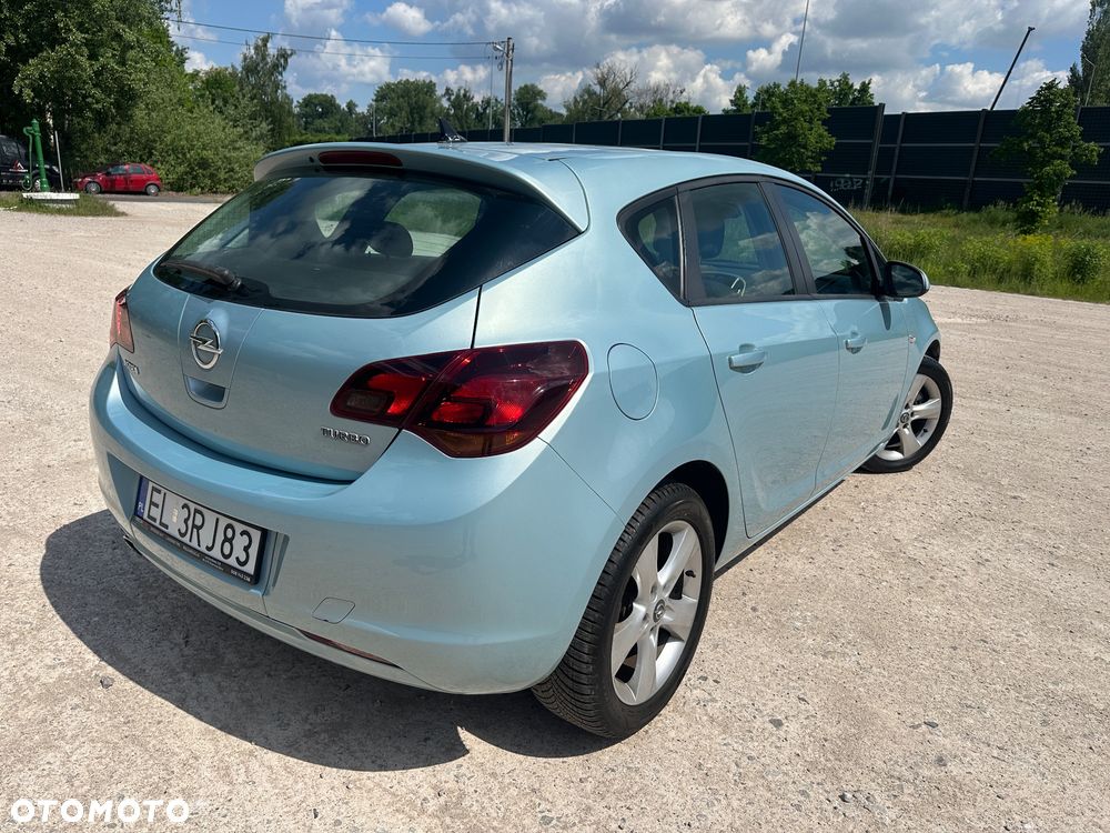 Opel Astra 1.6 Turbo Edition - 2