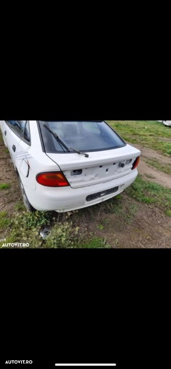 Dezmembrez Mazda 323 - 4