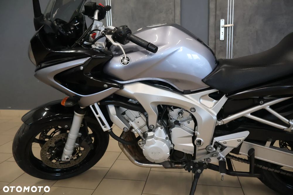 Yamaha FZ - 13