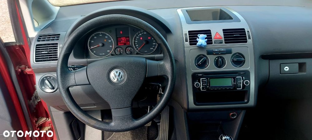Volkswagen Touran 1.6 Conceptline - 19