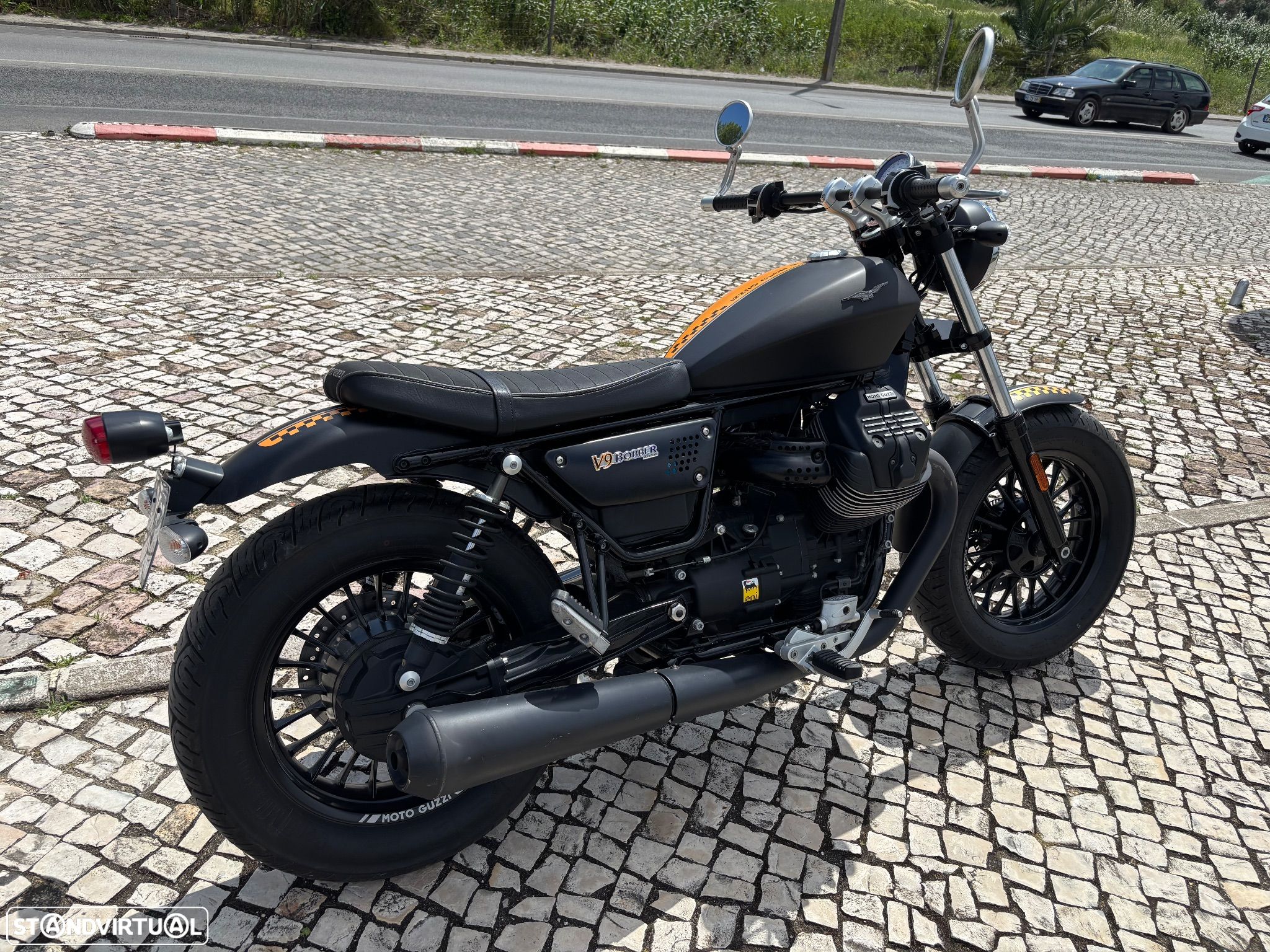 Moto Guzzi V9 Bobber - 1