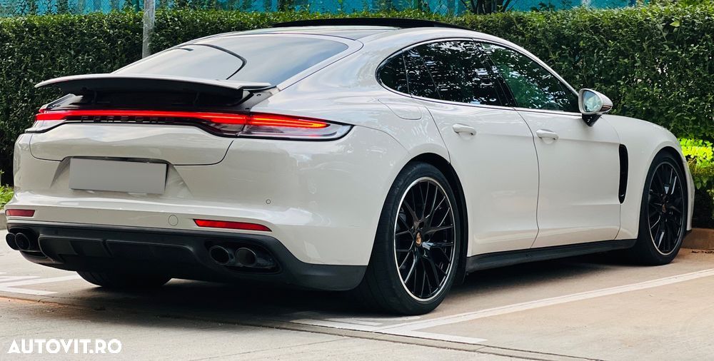 Porsche Panamera 4 E-Hybrid - 4