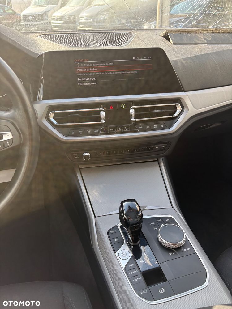 BMW Seria 3 316d mHEV - 14