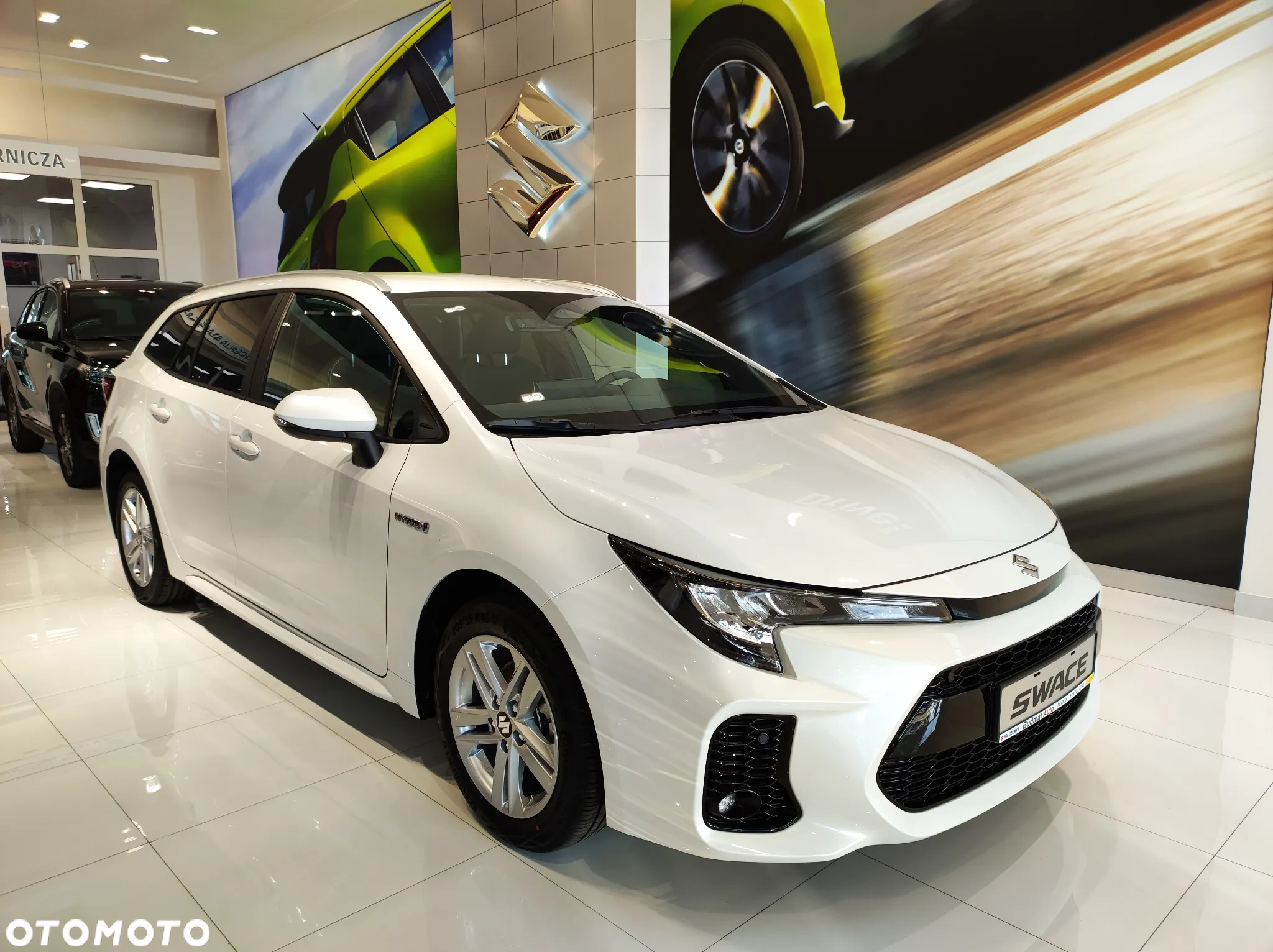 Suzuki Swace 1.8 Hybrid Premium Plus CVT - 2