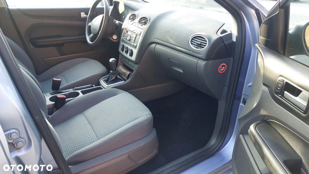 Ford Focus 1.6 Ambiente - 23