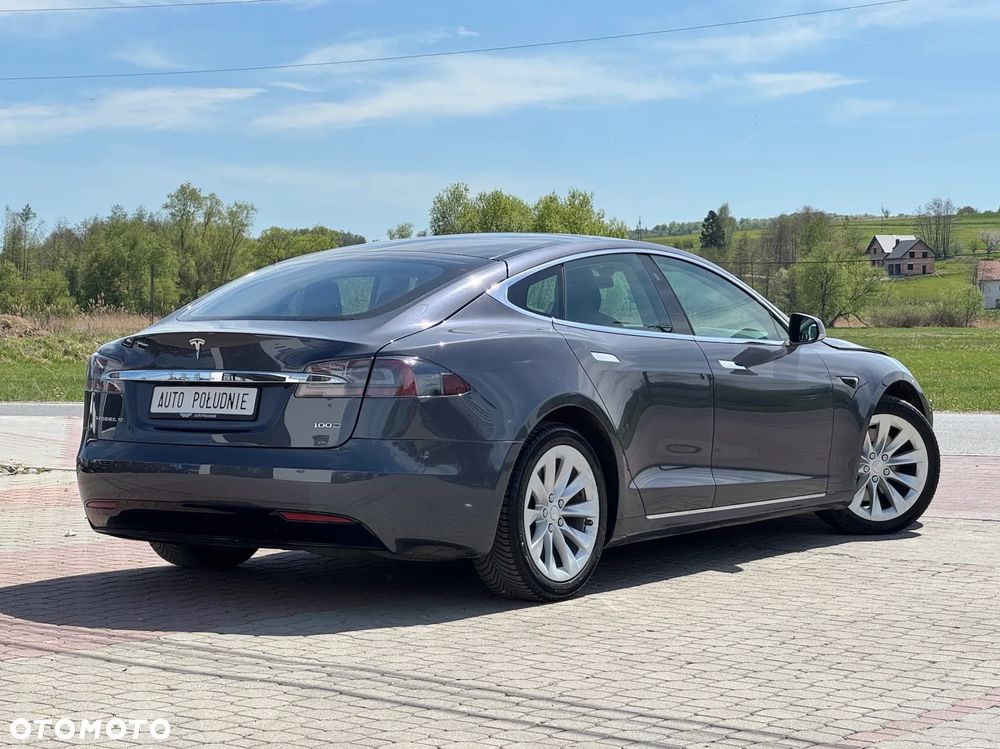 Tesla Model S - 3