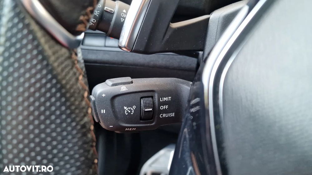Peugeot 3008 Plug-In Hybrid 225 e-EAT8 GT - 17