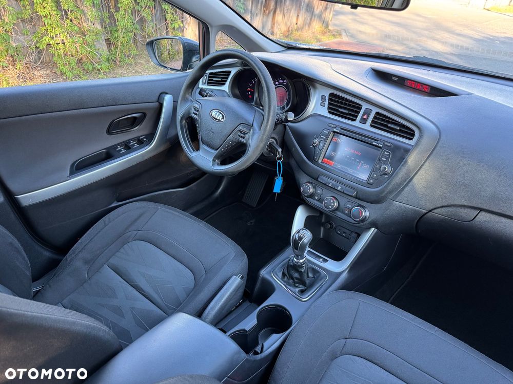 Kia Ceed 1.6 GDI ISG Dream Team Edition - 14