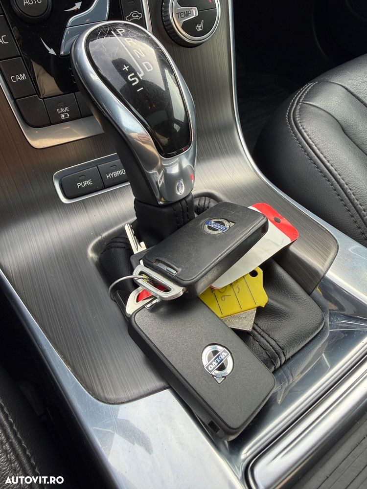 Volvo V60 D6 Plug-In-Hybrid AWD Geartronic Momentum - 26