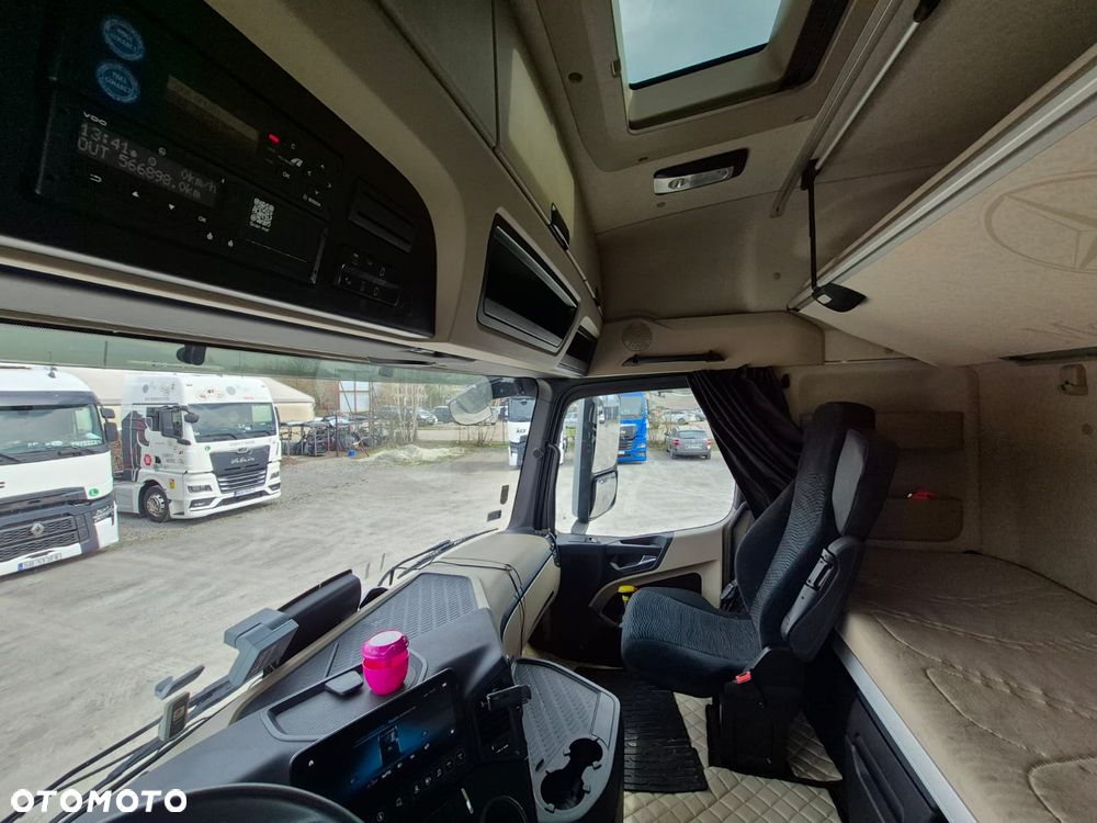 Mercedes-Benz Actros 1848 Low Deck Mega - 15