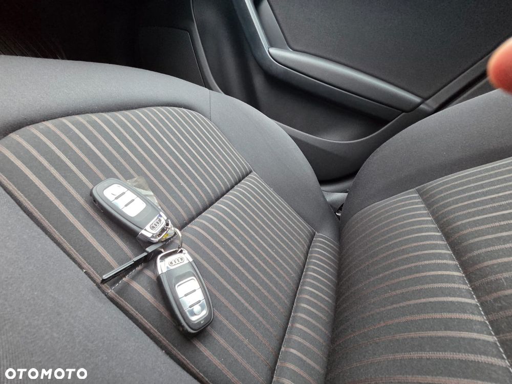 Audi A4 Limousine - 14