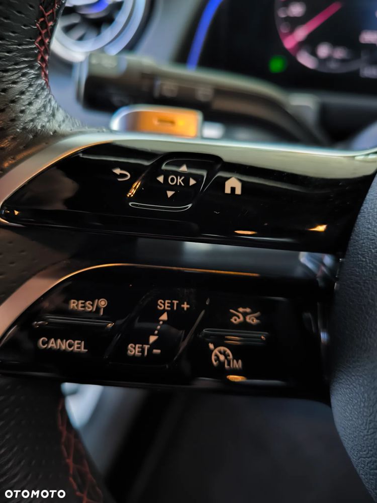 Mercedes-Benz GLB 200 AMG Line 7G-DCT - 33