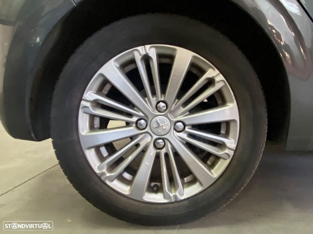 Peugeot 208 1.2 PureTech Style - 25