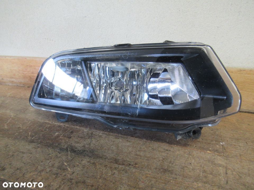 HALOGEN PRZECIWMGIELNY PRAWY VW POLO 5 V LIFT 2014-2017 rok - 2