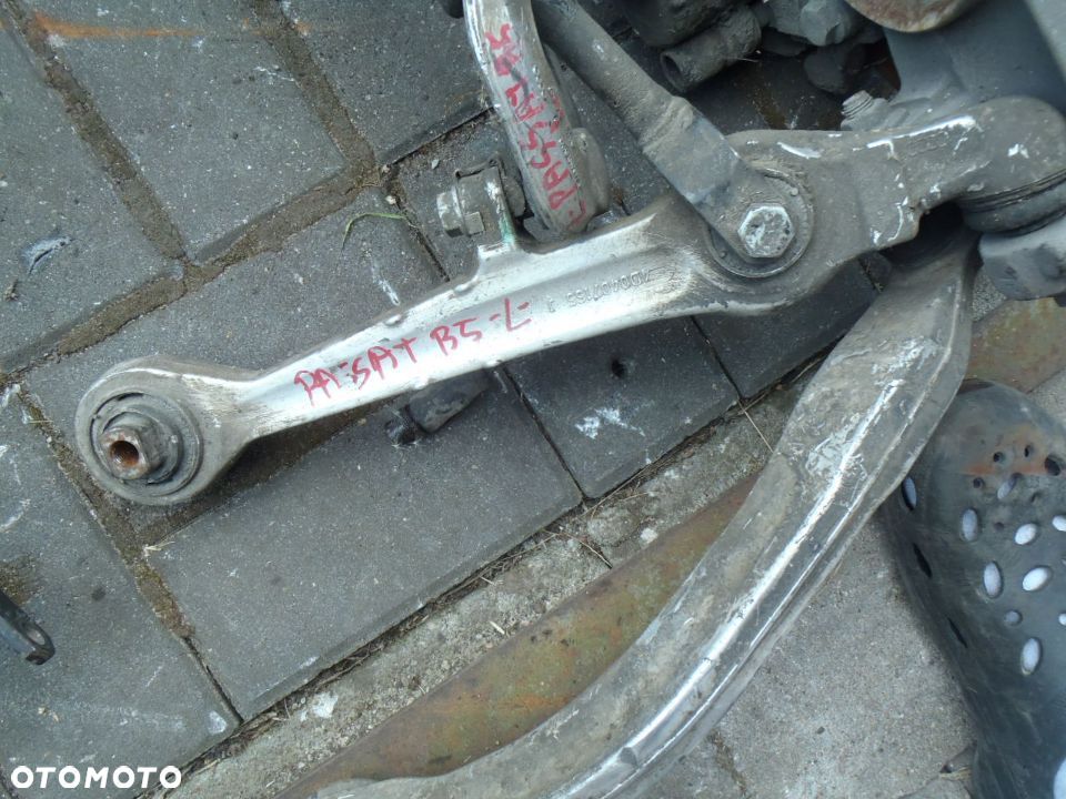 wahacz wspornik łącznik vw passat b5 przód jak nowe - 7
