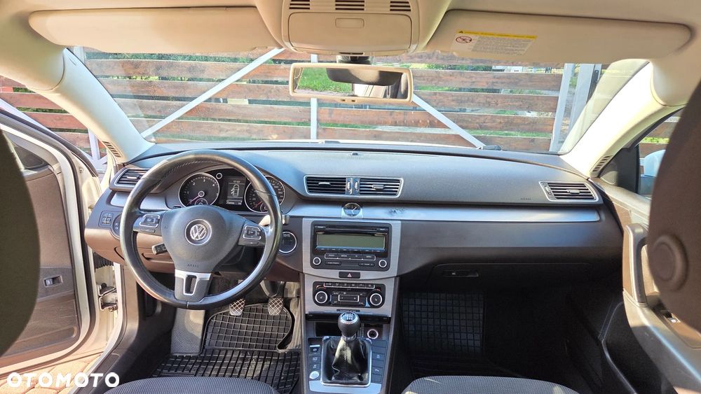 Volkswagen Passat 2.0 TDI Comfortline - 5