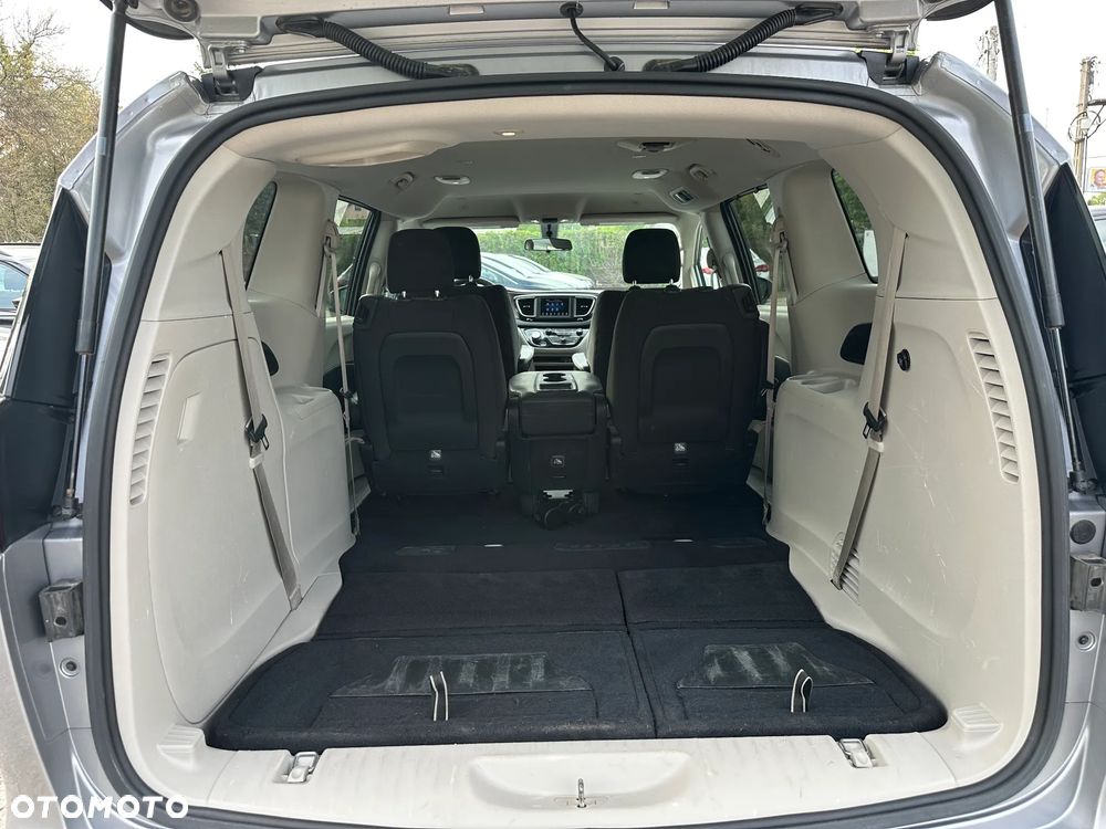 Chrysler Pacifica - 38