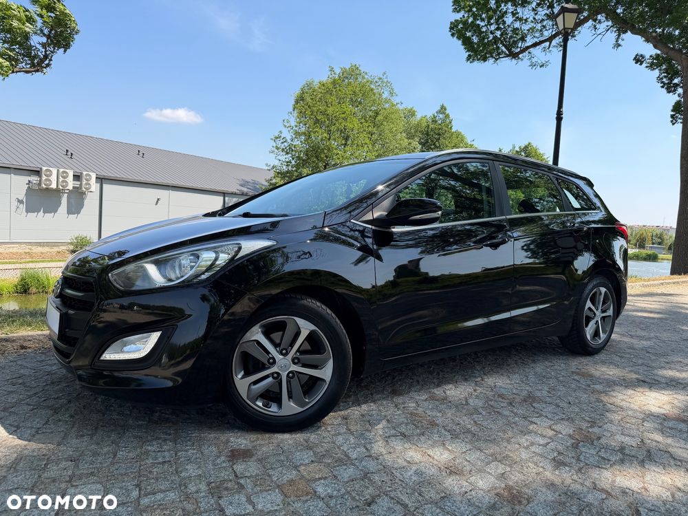 Hyundai i30 blue Kombi 1.6 CRDi Style - 16