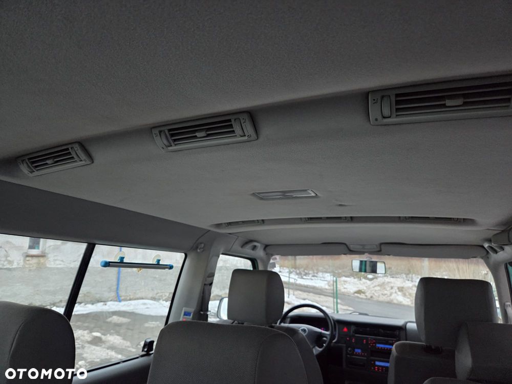 Volkswagen Caravelle - 6