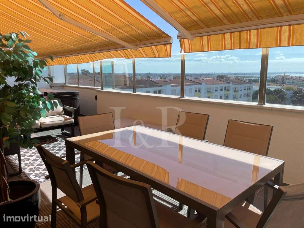 Apartamento T4 duplex com terraço e vista rio no Montijo - Grande imagem: 4/52