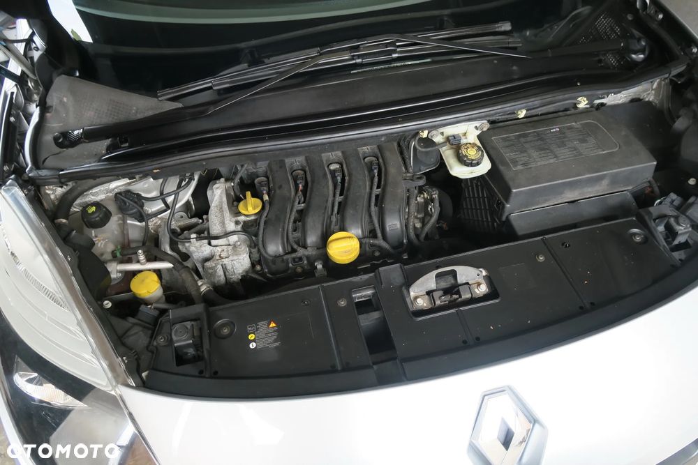 Renault Scenic 1.6 16V 110 TomTom Edition - 18