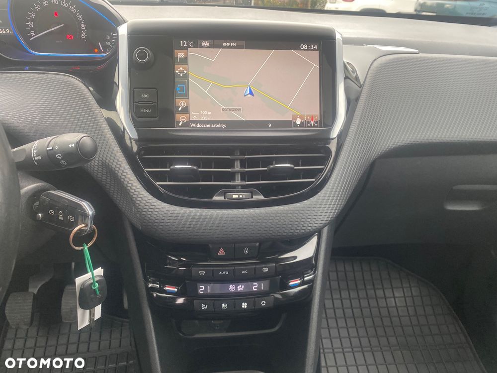 Peugeot 2008 1.6 BlueHDi Allure S&S - 19