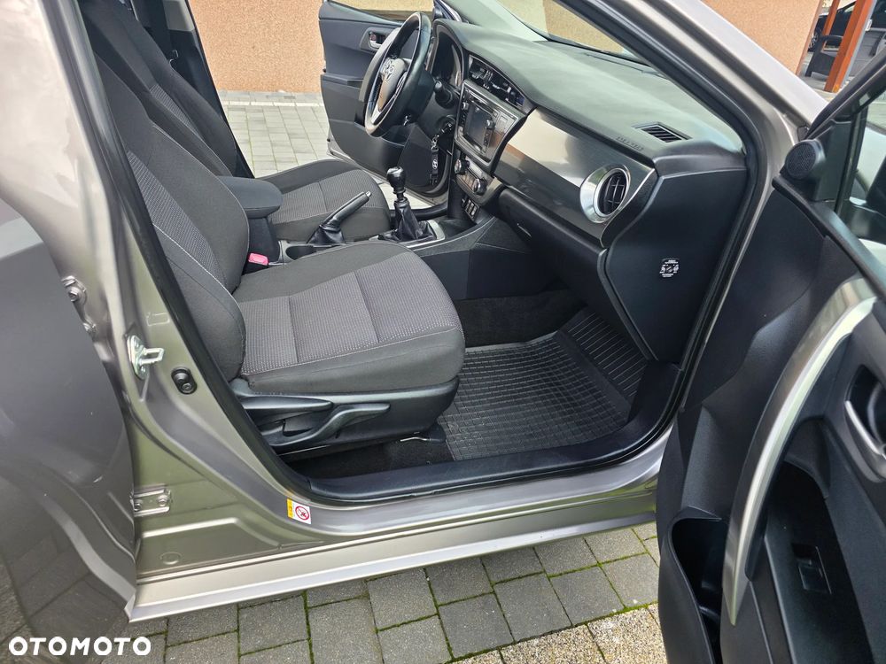 Toyota Auris 1.6 Valvematic Edition - 10