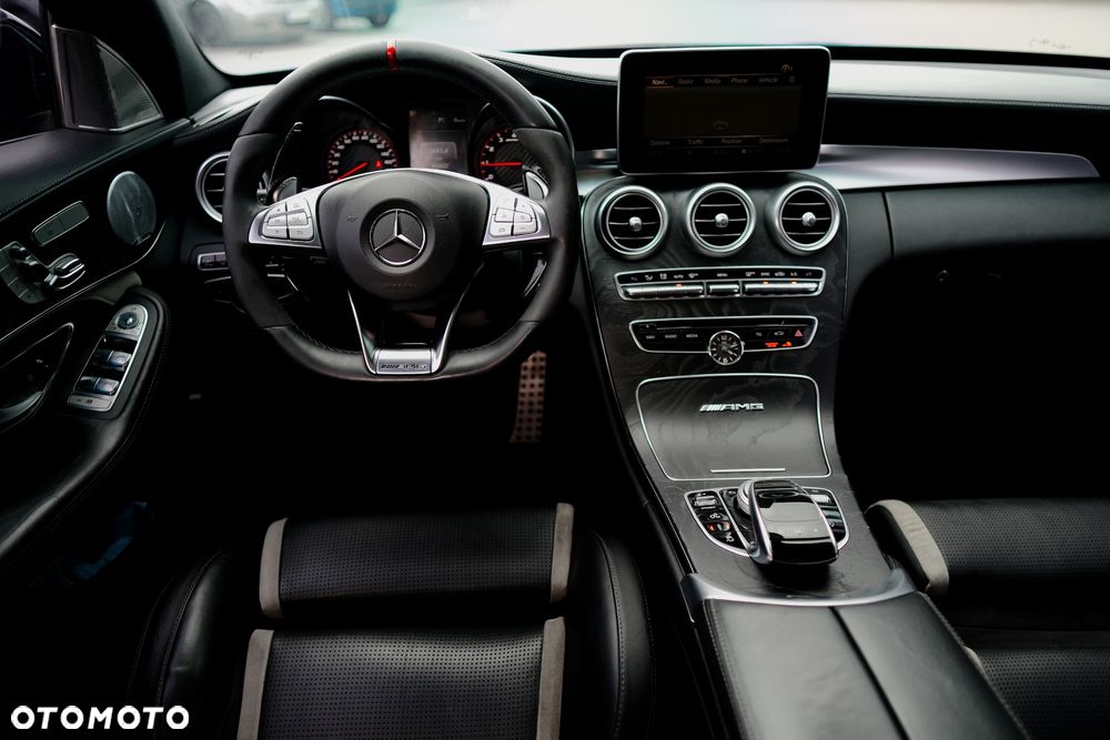 Mercedes-Benz Klasa C AMG 63 S AMG Speedshift 7G-MCT - 26