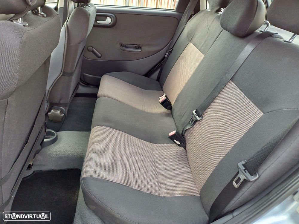 Opel Corsa 1.2 Twinport First - 8