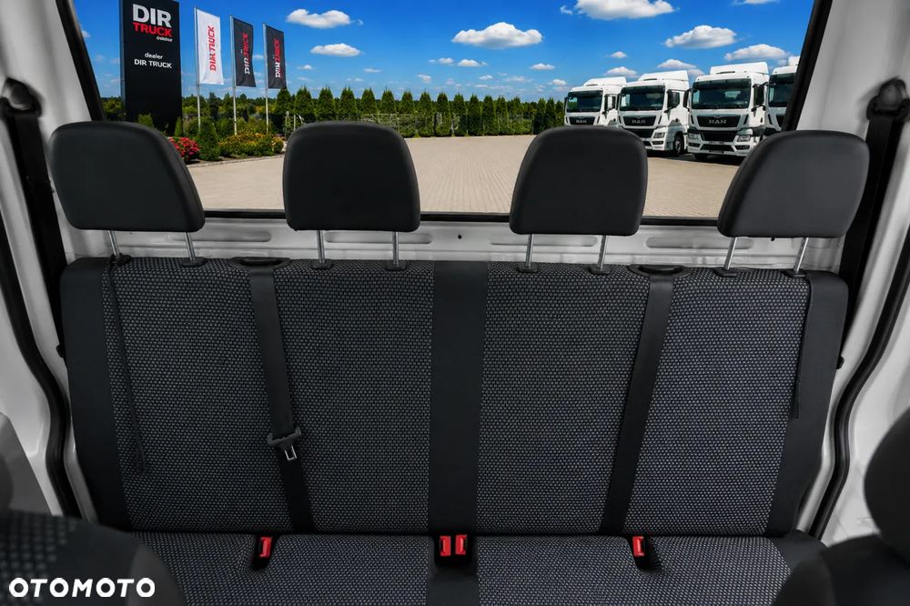 Mercedes-Benz Sprinter - 11
