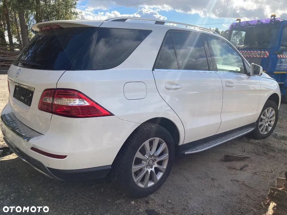 BŁOTNIK ĆWIARTKA PRAWA LEWA TYŁ MERCEDES ML 166 - 1