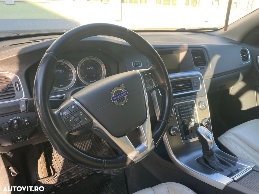 Volvo S60 D2 Powershift Momentum - 6