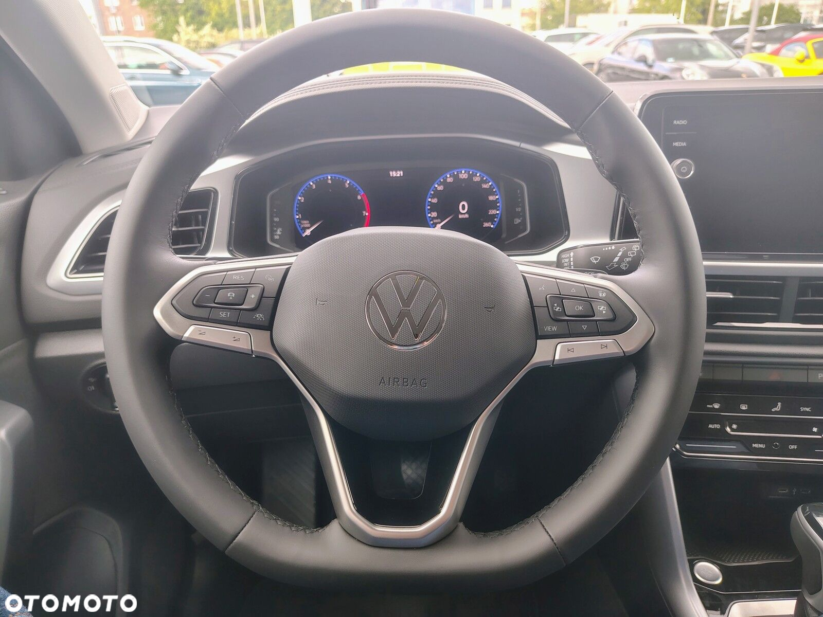 Volkswagen T-Roc - 11