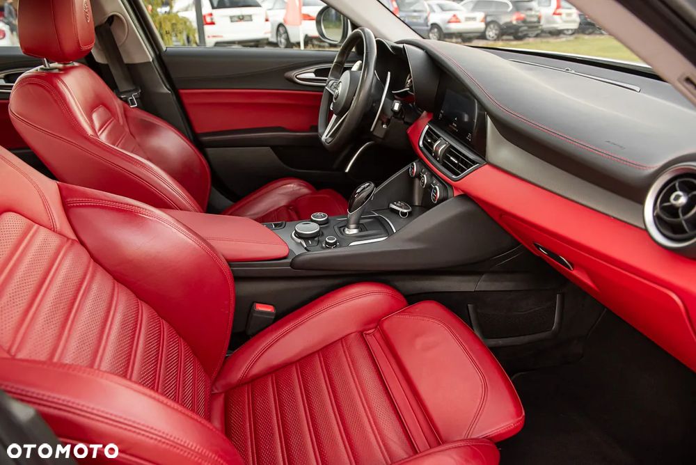 Alfa Romeo Giulia 2.0 Turbo 16V AT8-Q4 Veloce - 22