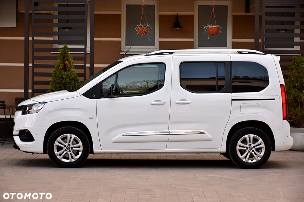 Toyota Proace City Verso 1.2 Turbo L1 Team Deutschland - 12