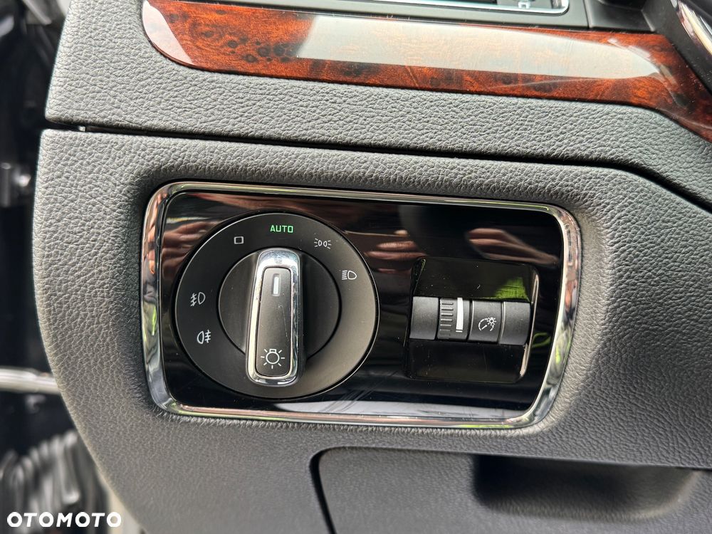 Skoda Superb 2.0 TDI PD Elegance - 29