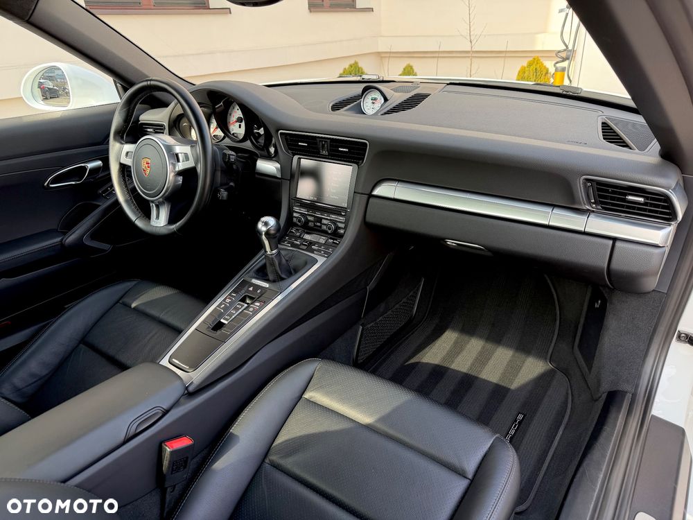 Porsche 911 Carrera - 20