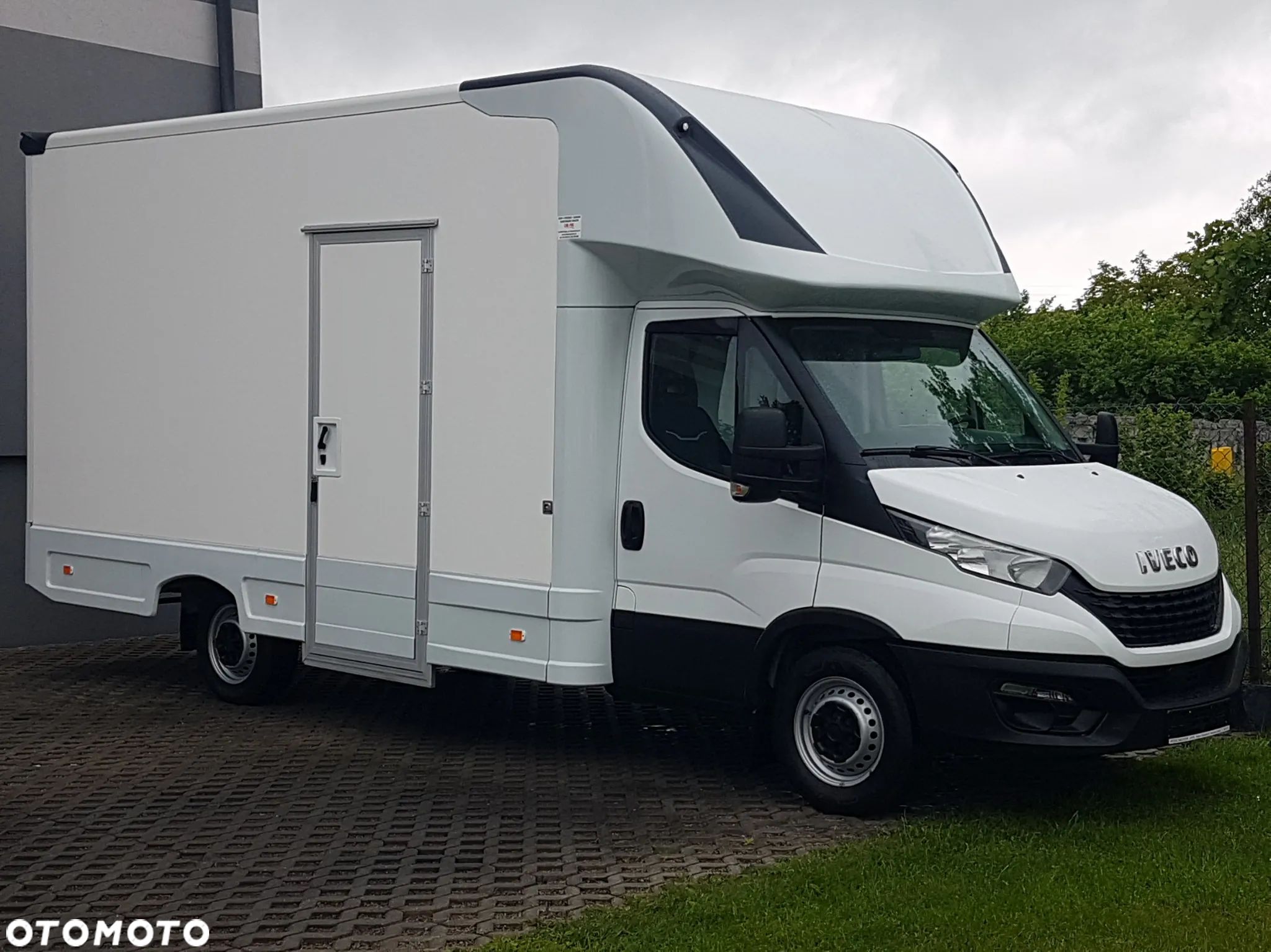 Iveco DAILY KONTENER NISKOPODŁOGOWY 4,43x2,23x2,42 SKLEP FOODTRUCK BAR KLIMA KONIOWÓZ KAMPER - 1