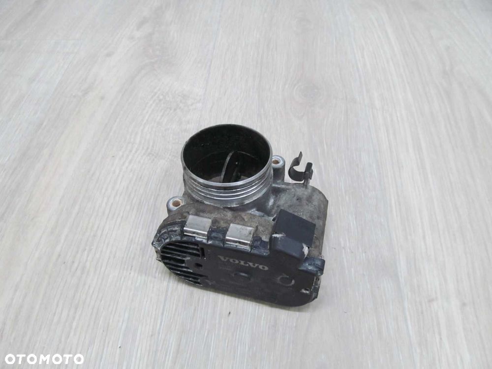 VOLVO S60 II V60 S80 V70 XC 2.4 D5 PRZEPUSTNICA 0281002701 8692720 - 2