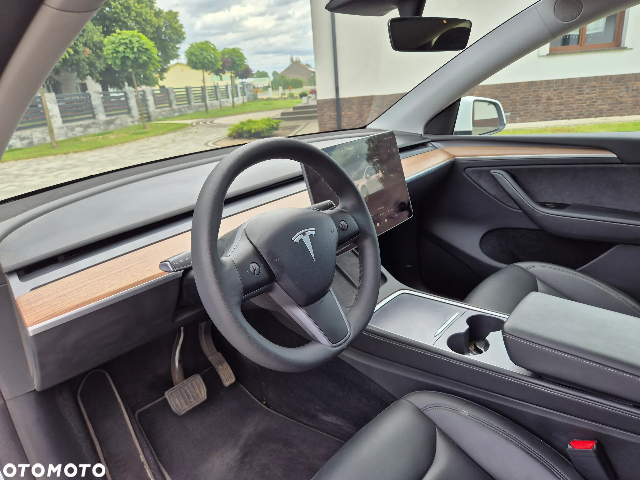 Tesla Y Long Range AWD - 4