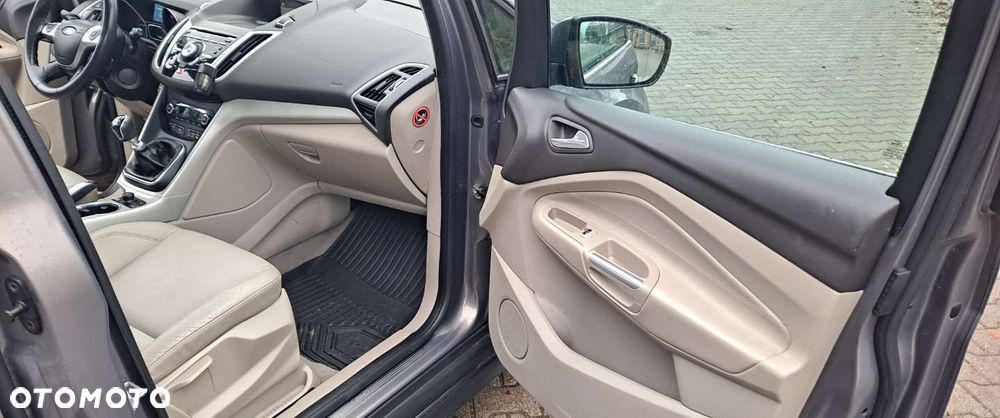 Ford Grand C-MAX - 32