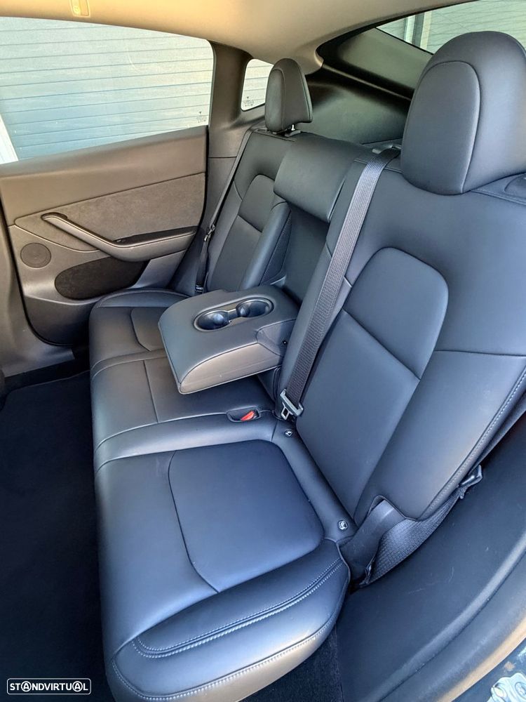 Tesla Model Y - 9