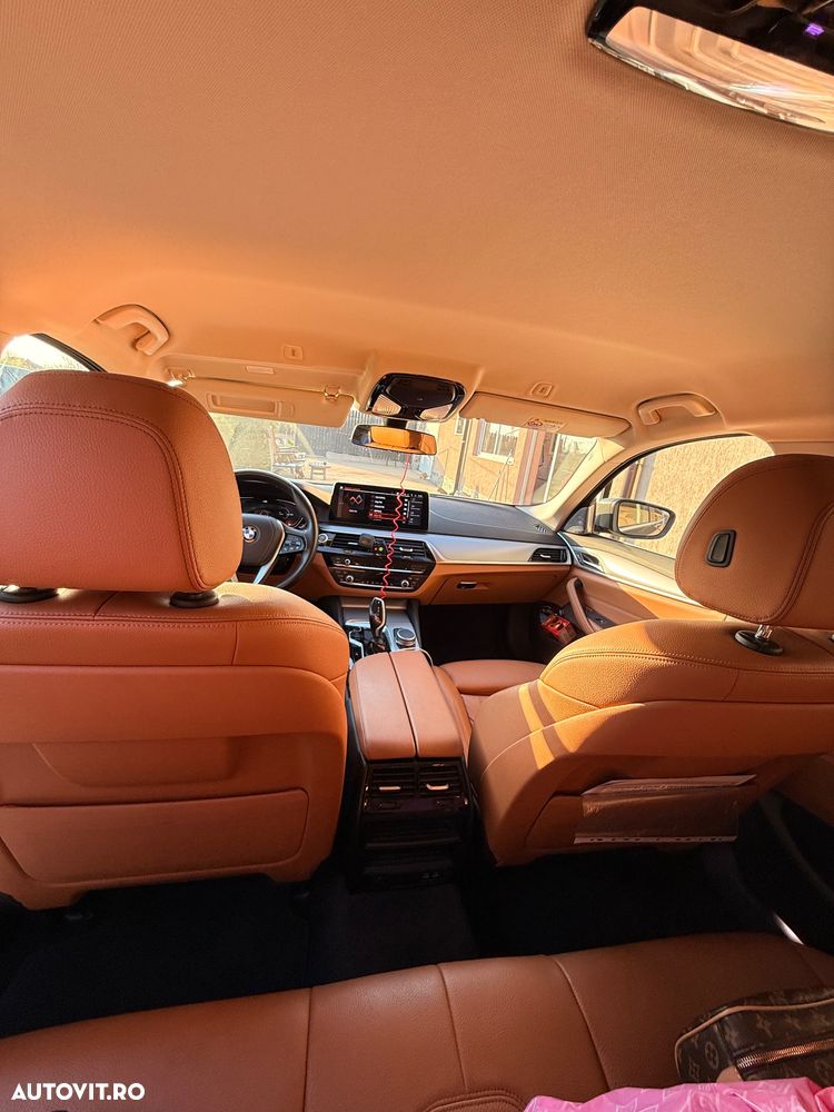 BMW Seria 5 520i Aut. Luxury Line - 7