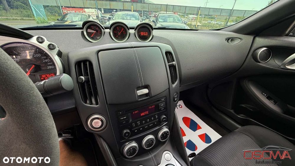 Nissan 370 Z - 25