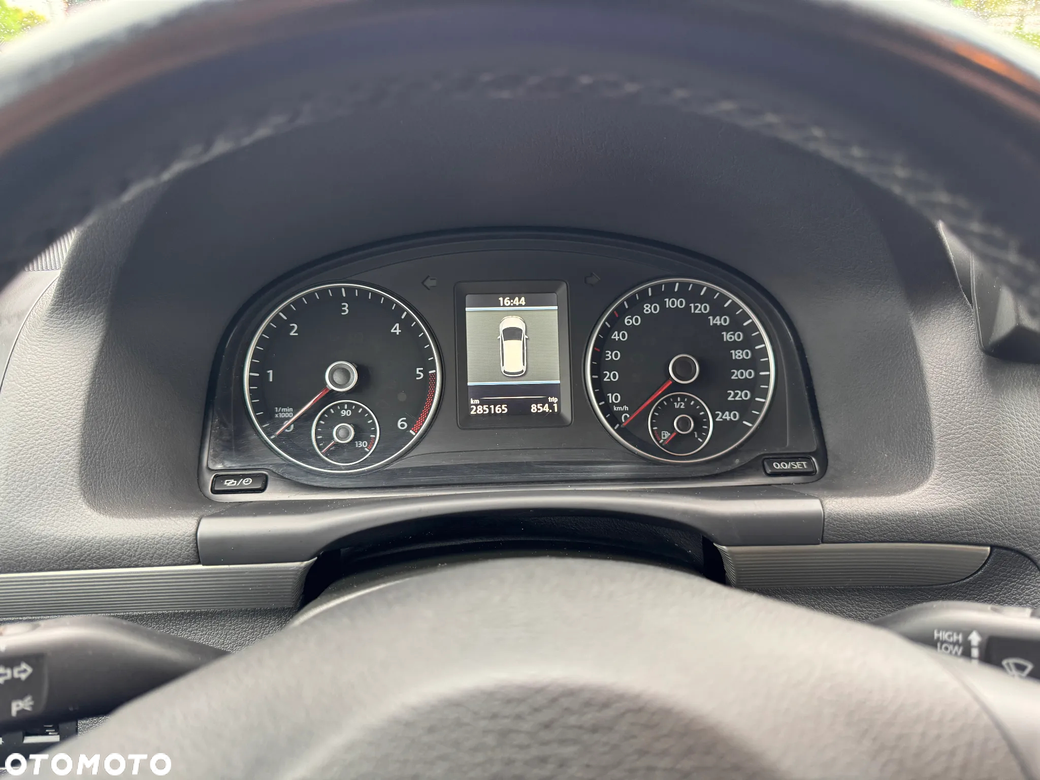Volkswagen Touran 2.0 TDI DPF Highline - 9