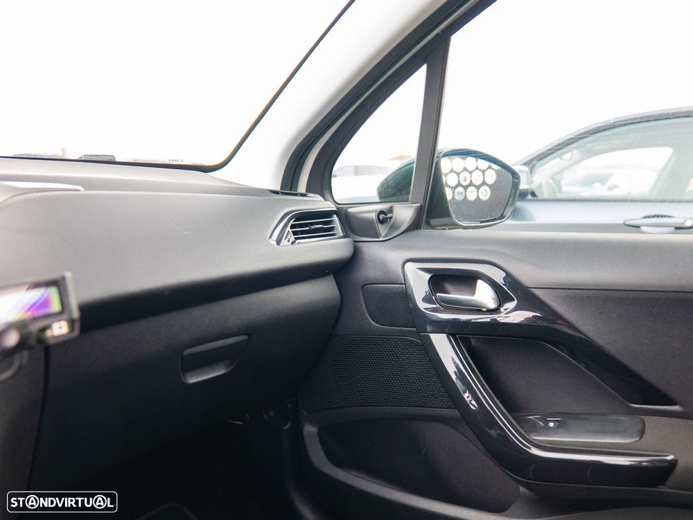 Peugeot 208 1.4 HDi - 19